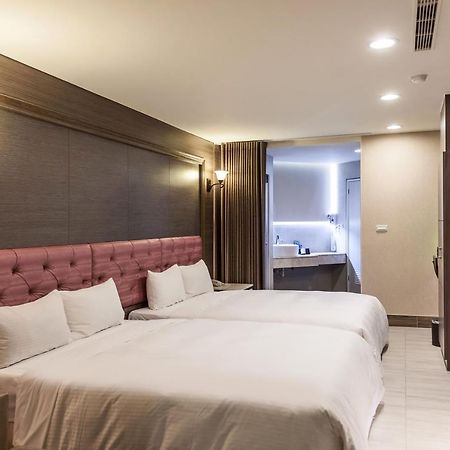 Maple Hotel Second Branch Тайнань Экстерьер фото