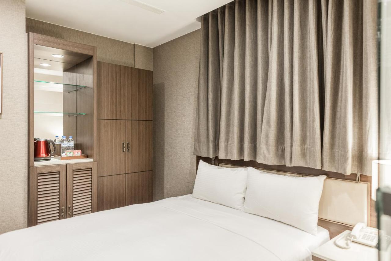 Maple Hotel Second Branch Тайнань Экстерьер фото